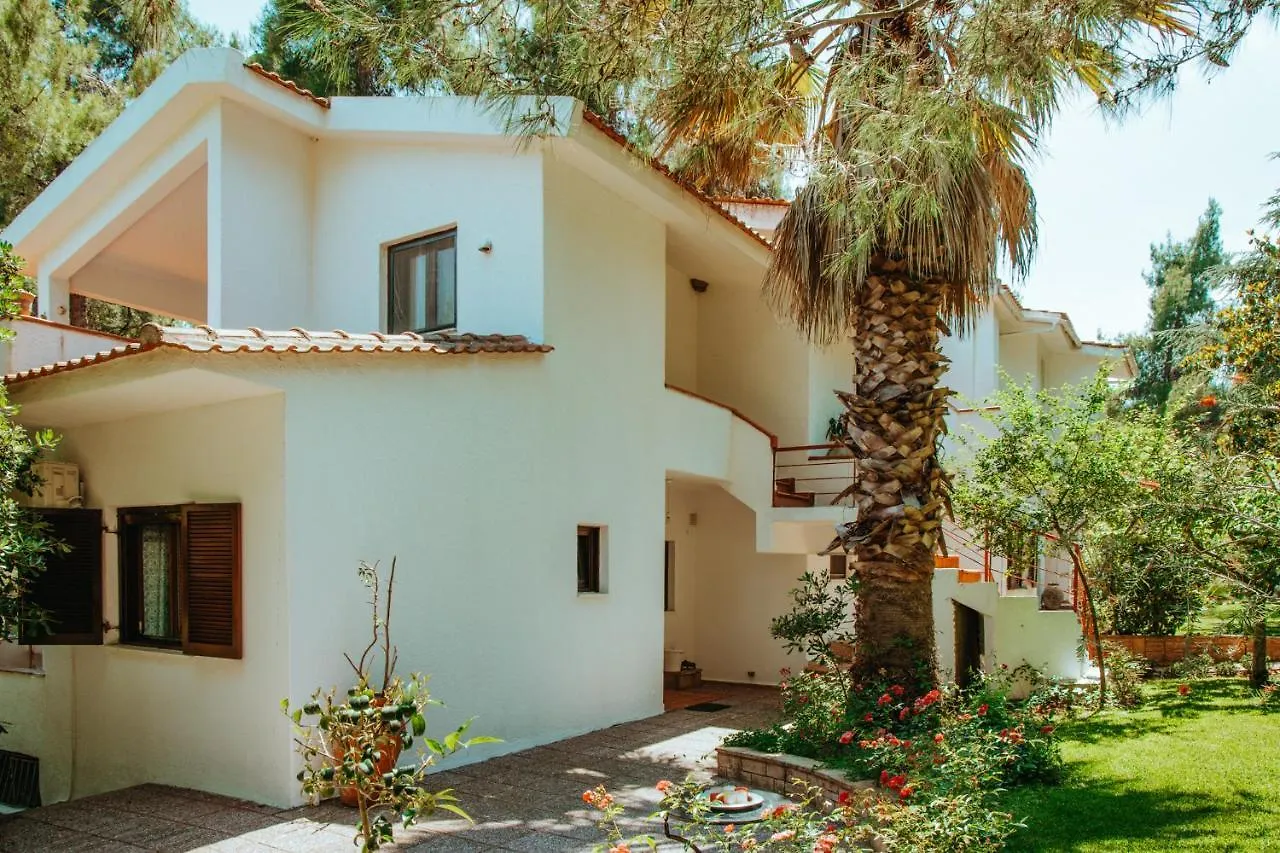 בית נופש סאני ביץ' Beautiful Summerhouse In Sani'S Pine Forest יוון